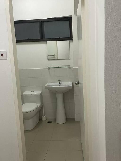 Kk Jungle Hideaway Lovely Apartment 5 Mins Walk To Town كوتا كينابالو المظهر الخارجي الصورة