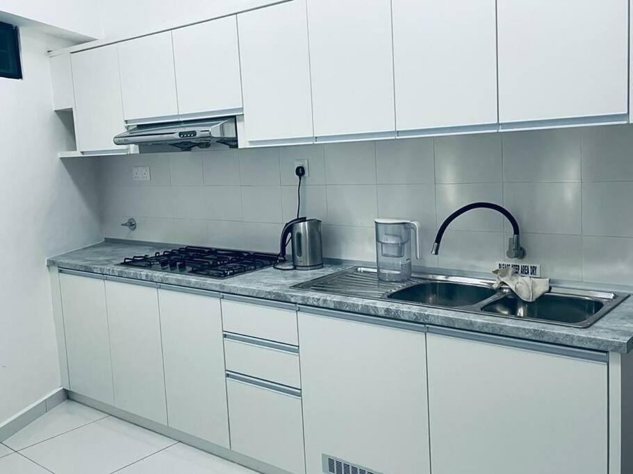 Kk Jungle Hideaway Lovely Apartment 5 Mins Walk To Town كوتا كينابالو المظهر الخارجي الصورة